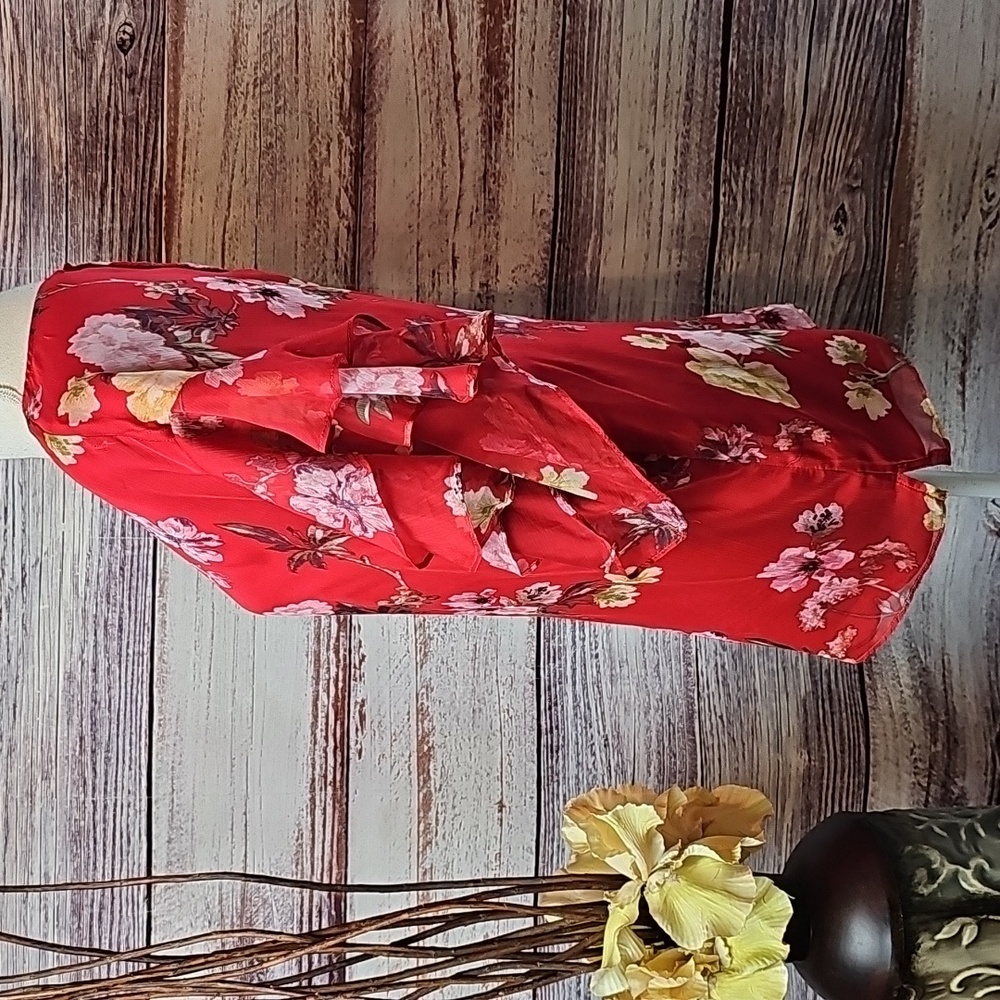 VINCE CAMUTO RED FLORAL LINED TIERED FLUTTER SLEEVE PULLOVER BLOUSE - Picture 7 of 13